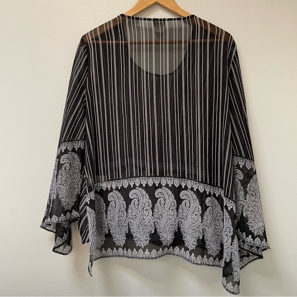 Chico’s Batik Stripe And Paisley Surplice Top Sz 3 (XL) - Picture 9 of 9